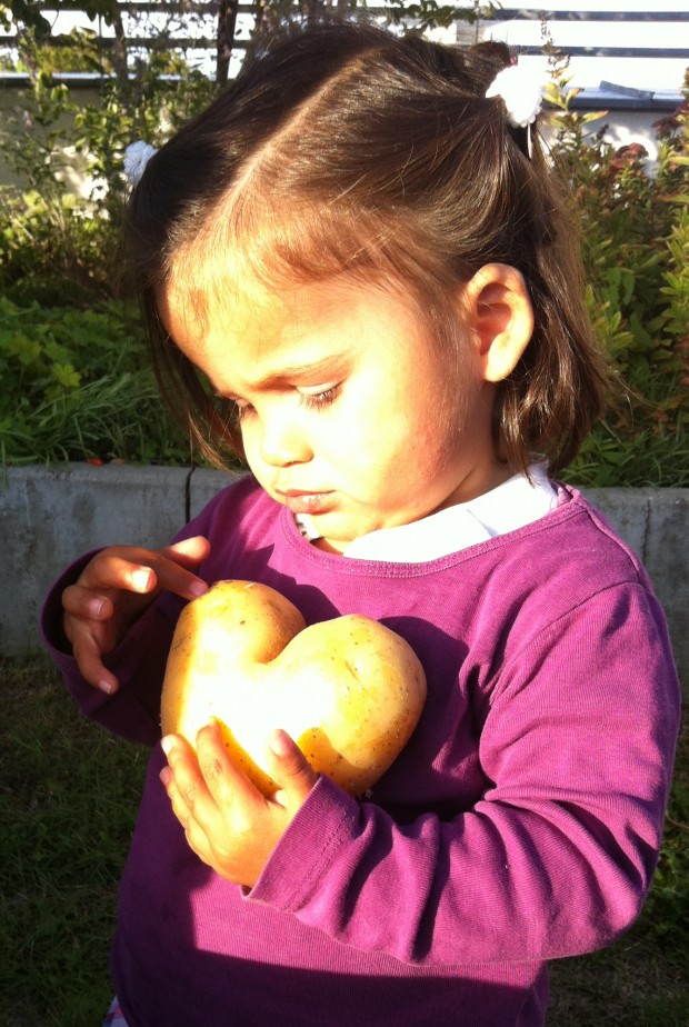 Larissa mit Kartoffel-Herz